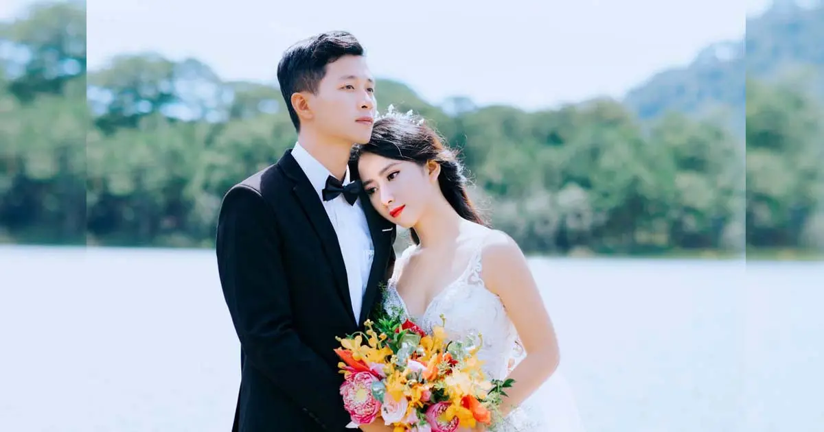 A Chinese girl with her groom