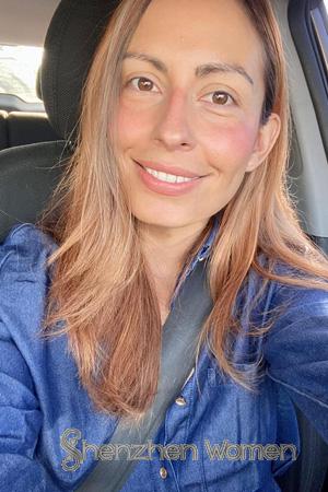 225607 - Laura Age: 37 - Costa Rica