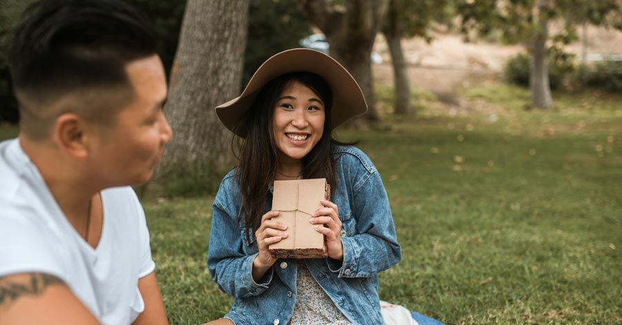 Man and woman on a picnic